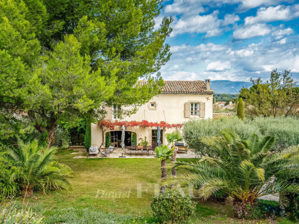 Luberon Nord –  Maison provençale au pied de la colline Saint-Jacques