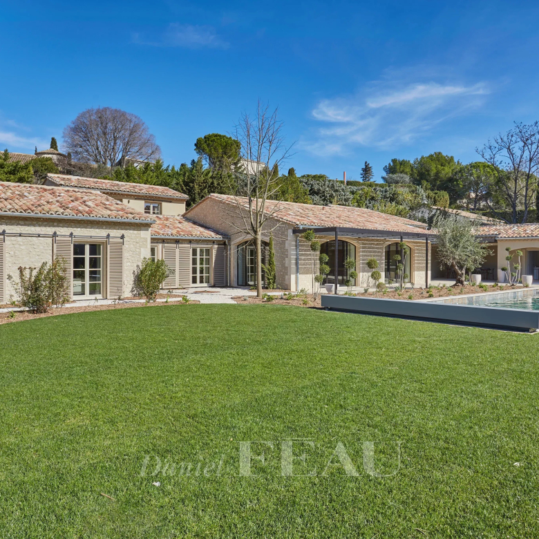 Maussane les Alpilles – Maison contemporaine entièrement rénovée