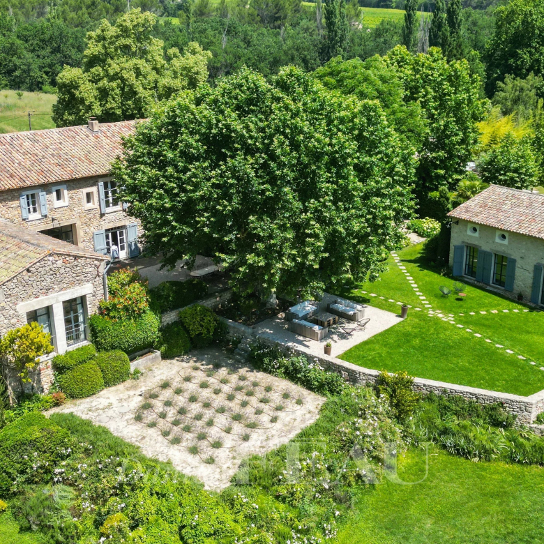 Charming house of 170 m² located near the village center