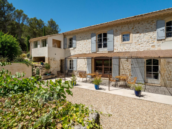 Alpilles – Renovated farmhouse
