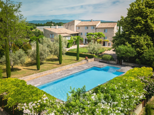 Between Luberon and Lure mountain – Renovated old farmhouse