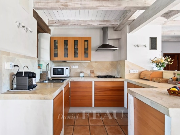 Modern kitchen with wooden furniture and appliances, in a house in Montjustin.