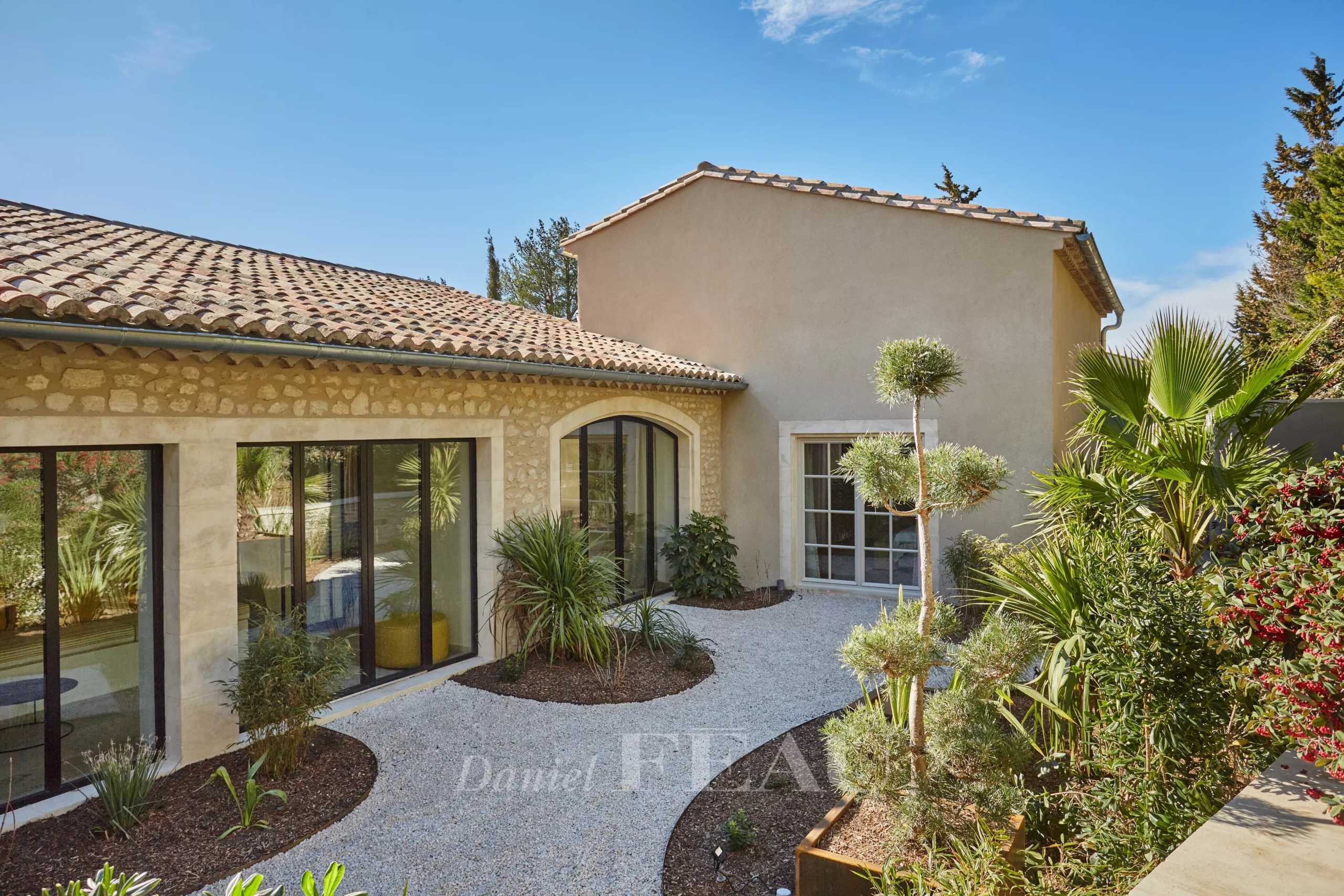 Renovated stone house with garden in Maussane-les-Alpilles