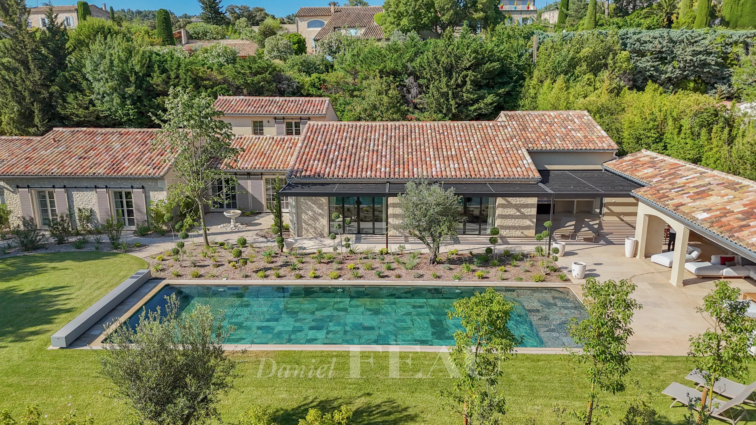 Renovated stone house with swimming pool and garden in Maussane-les-Alpilles.
