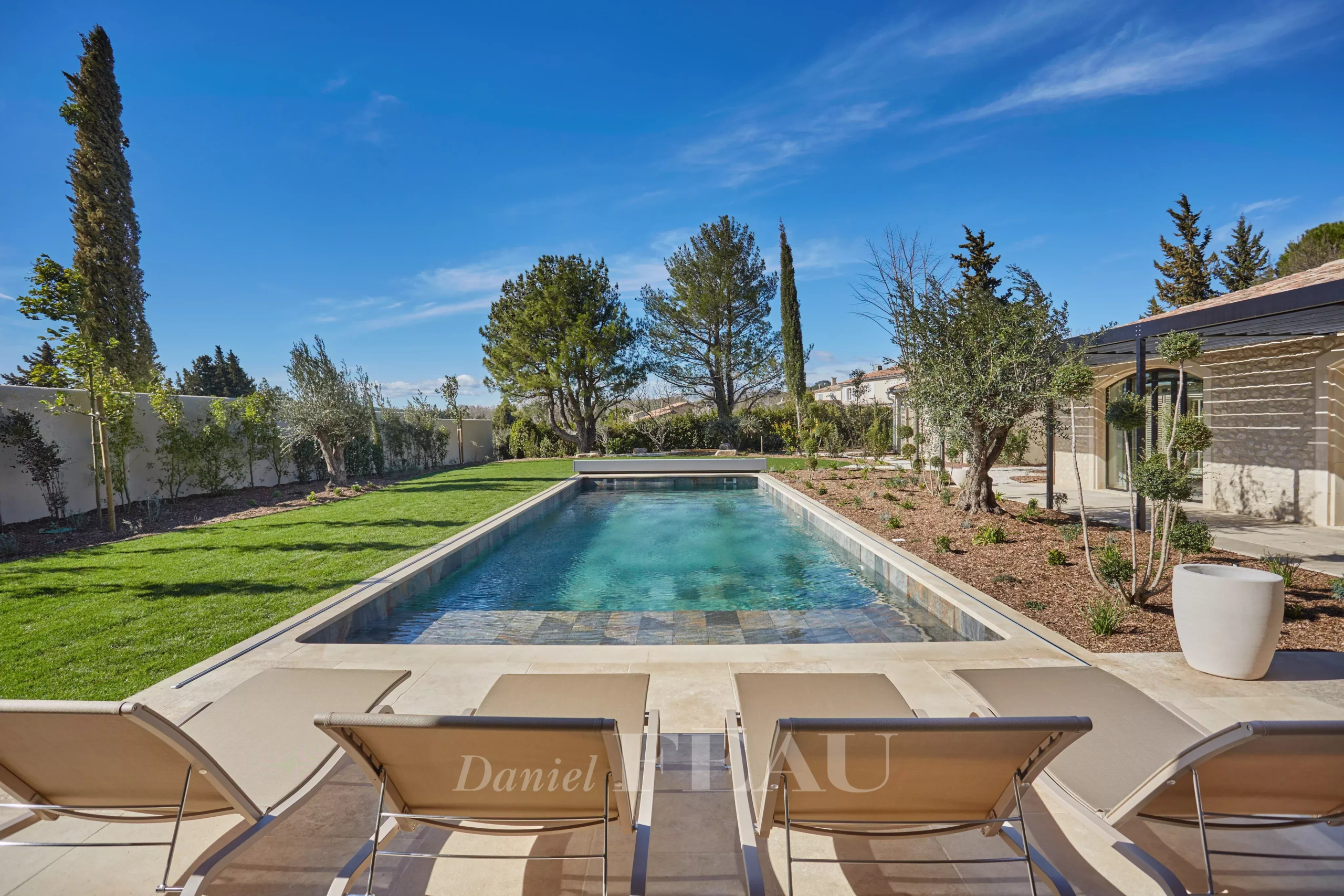 Renovated stone house with swimming pool and garden in Maussane-les-Alpilles