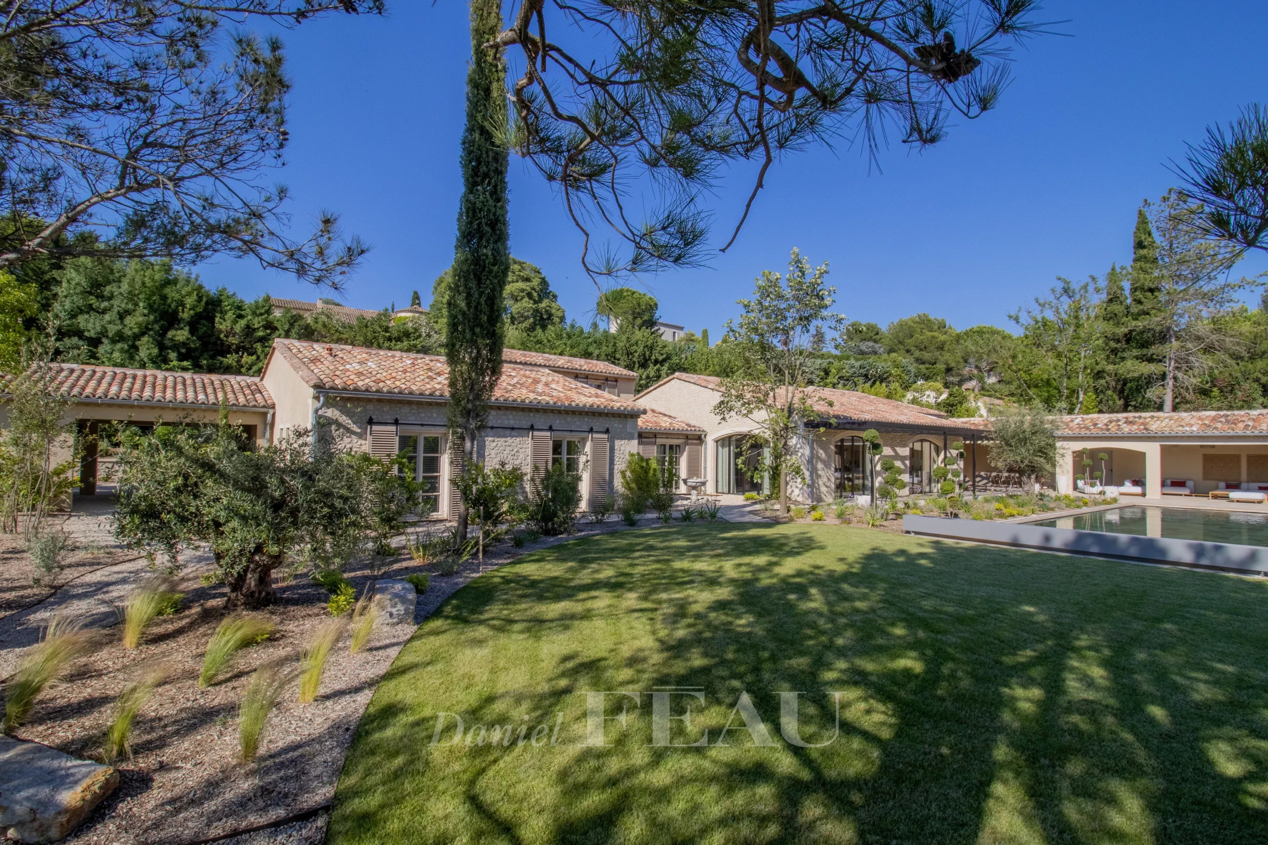 Renovated stone house with garden in Maussane-les-Alpilles.