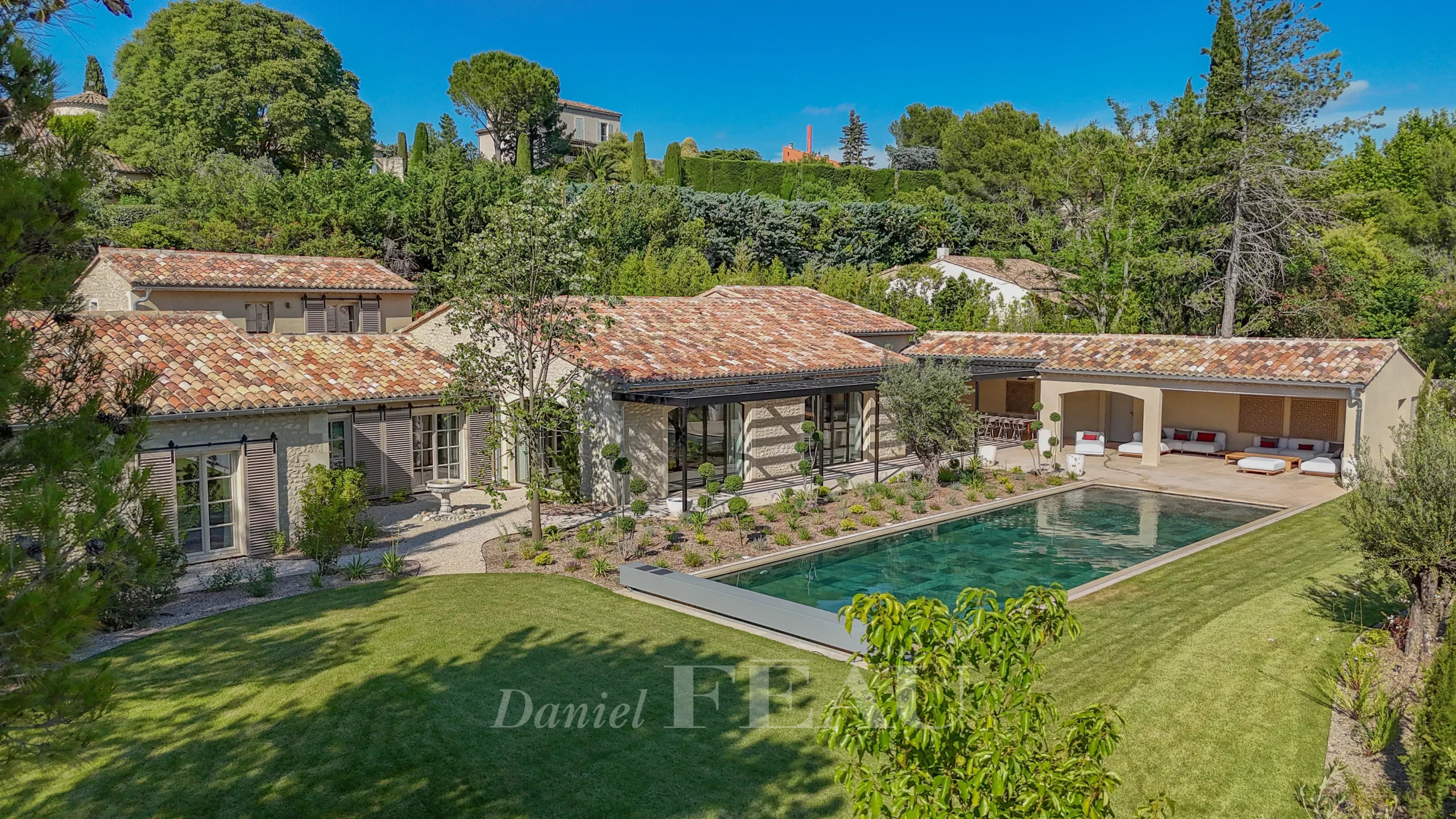 Renovated stone house with swimming pool and garden in Maussane-les-Alpilles