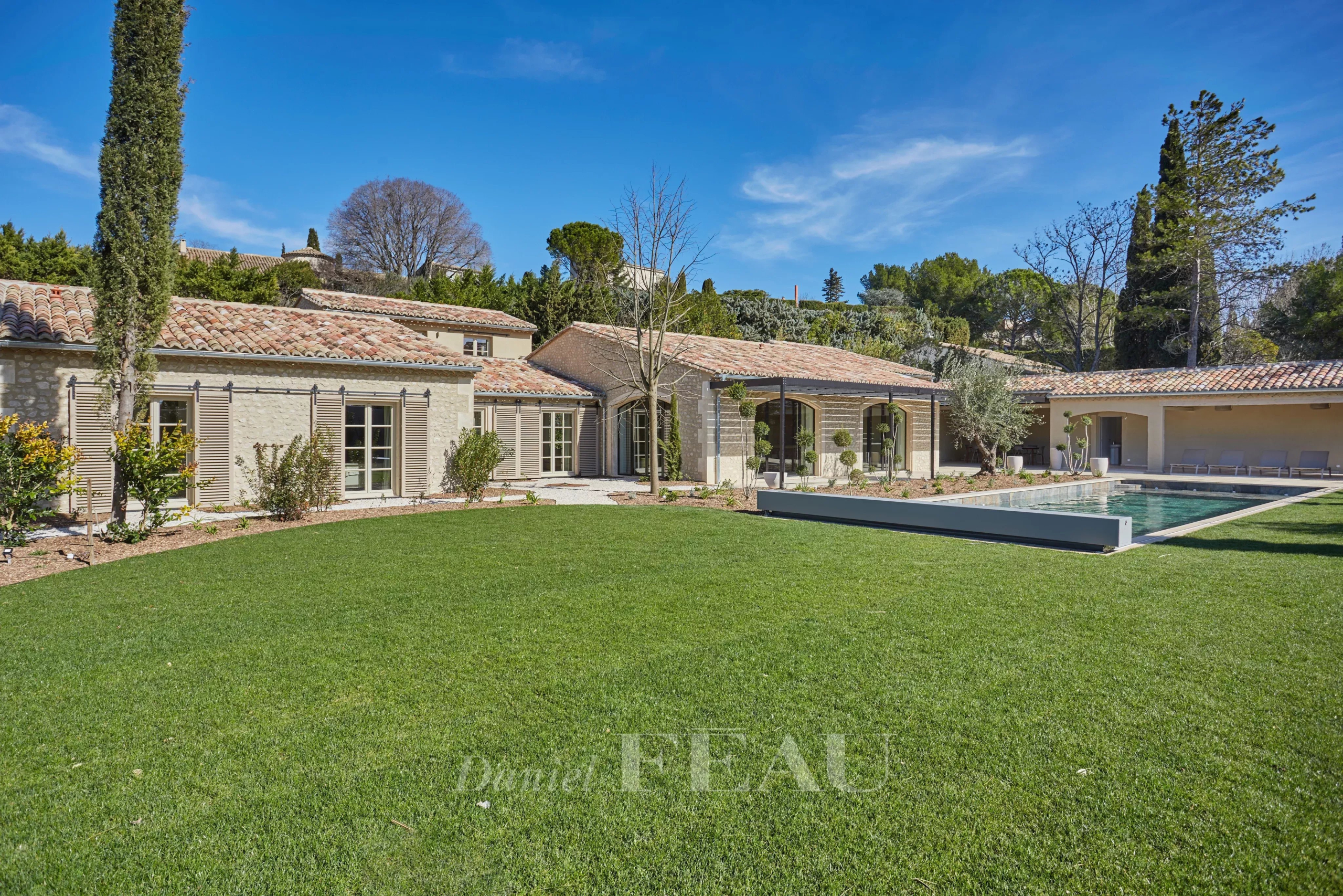Renovated stone house with garden and swimming pool in Maussane-les-Alpilles.