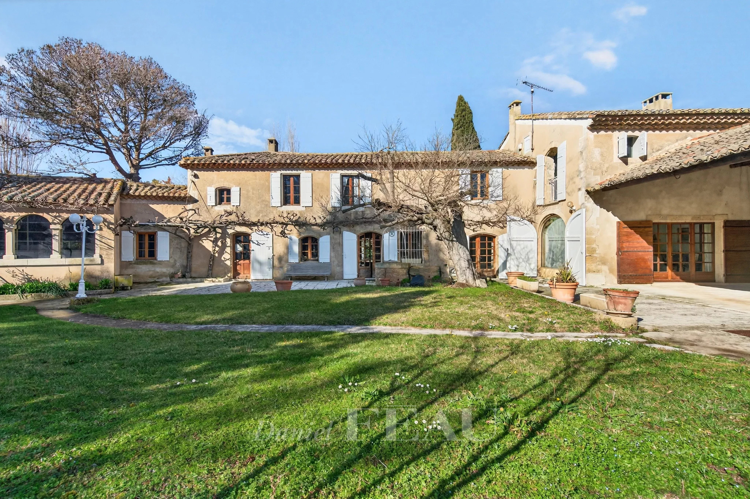 Restored Provençal farmhouse with wooded grounds in Cavaillon, France.