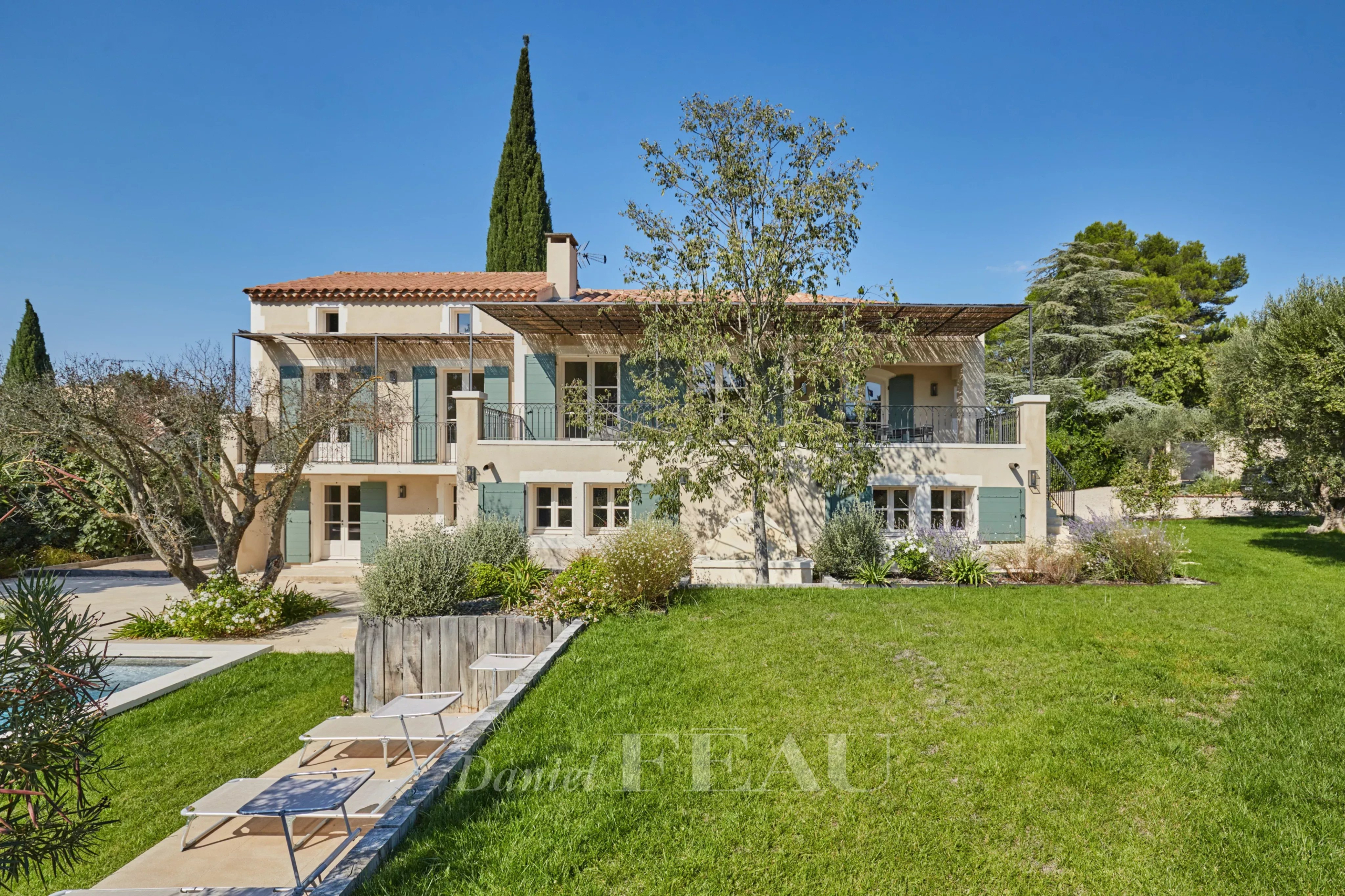 Renovated house in Paradou Renovated 270 m2 house with Mediterranean garden in Paradou, France.