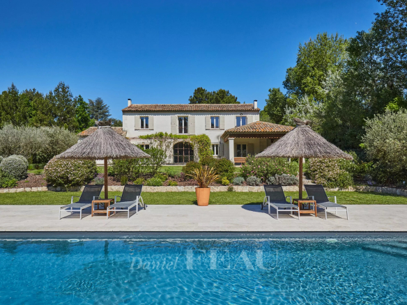 Saint Rémy de Provence - Provencal house near town center