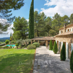 Gordes - Property with panoramic views