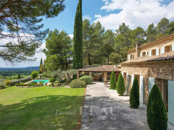 Gordes - Property with panoramic views