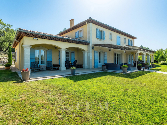 Pierrevert – Bastide de qualité