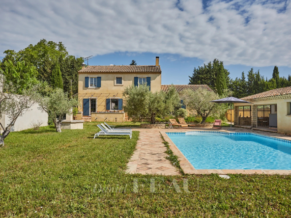 Paradou – House in the heart of the village