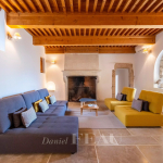 Saint-Restitut – Village house