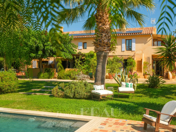 Saint-Cyr-sur-Mer – maison au milieu des vignes, proche du village