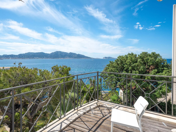 Marseille 7th arrondissement – ​​Family home with sea view and access