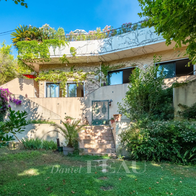 Near Saint-Paul de Vence – Majestic property