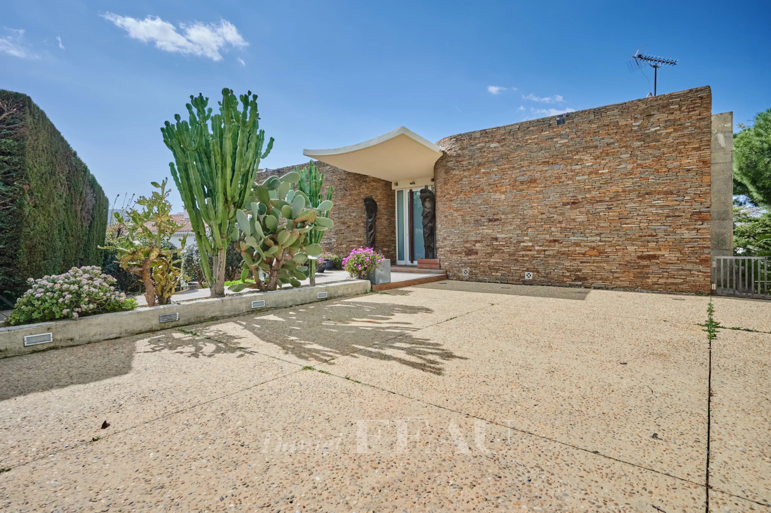 013902288bbcc44f3e7a3a189e92603b_c464ccc362_4096-original