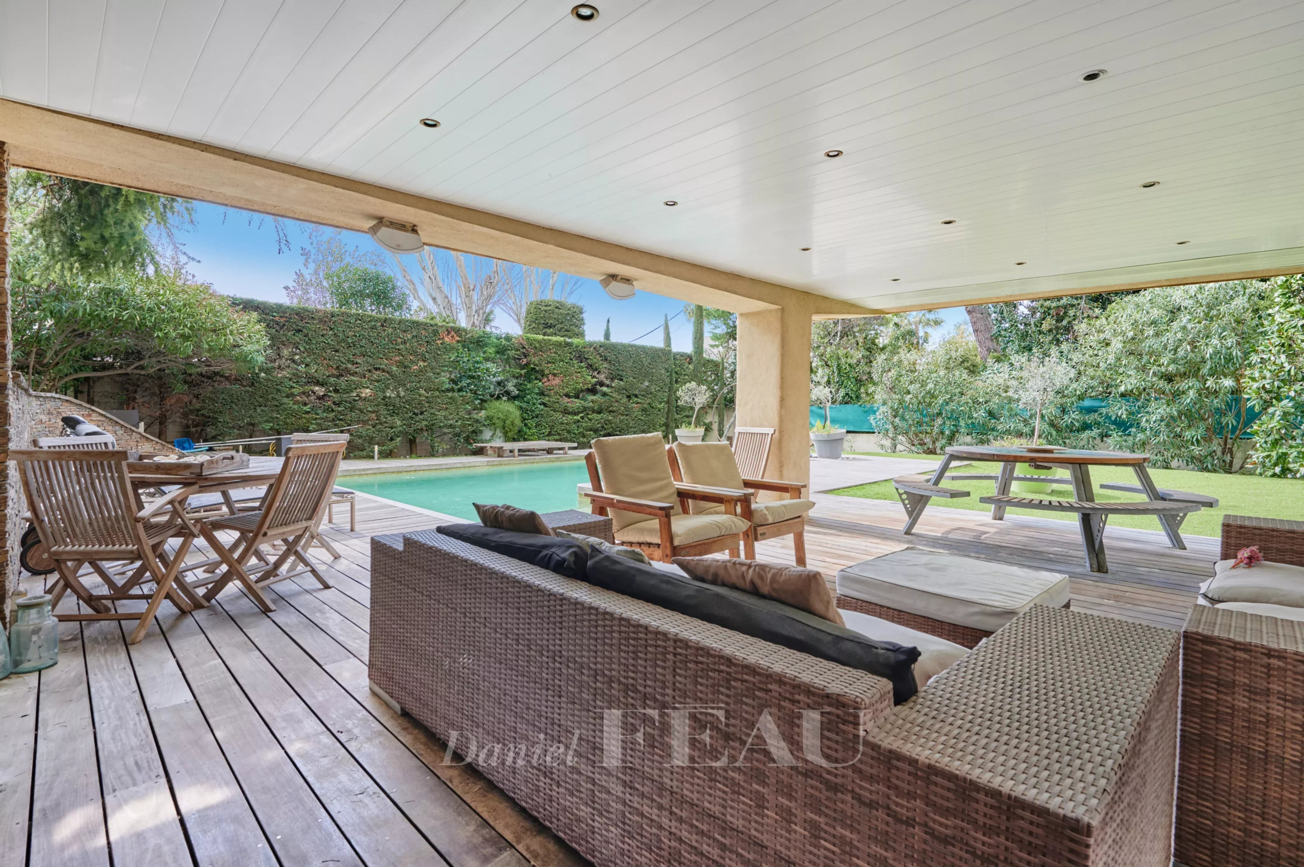 e9e81e9bdfa2b3bca69af53f47db504f_f6ae983545_4096-original