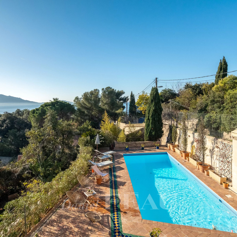 Gordes – Mas rénové avec oliveraie et vue