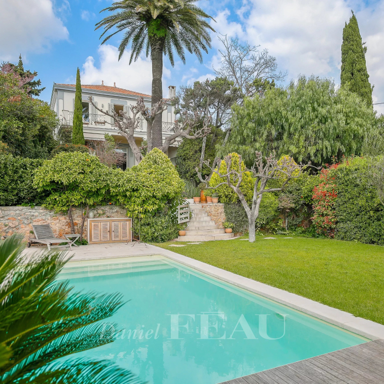 BASTIDE / HOUSE – AUBAGNE – 362 m2 on a plot of 9753 m2 –