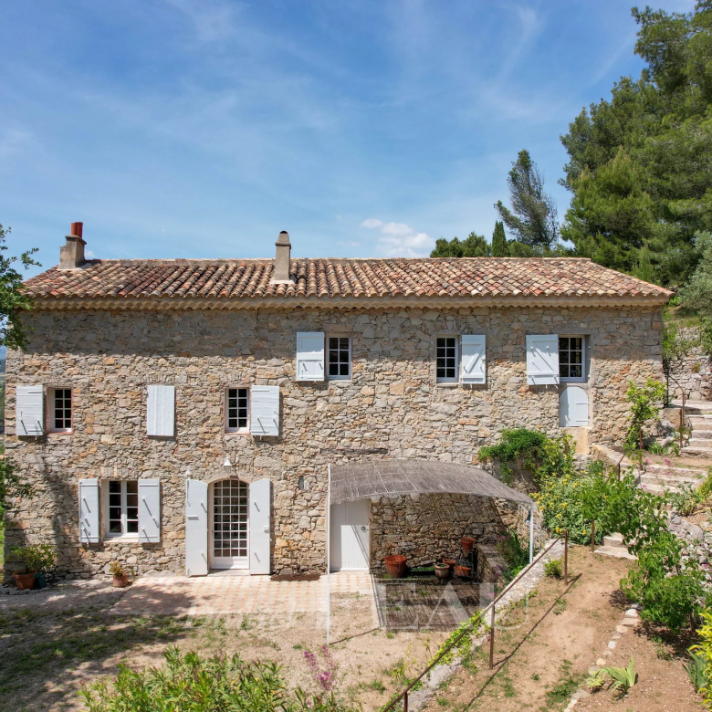 Saint-Tropez centre – Villa contemporaine vue mer exceptionnelle