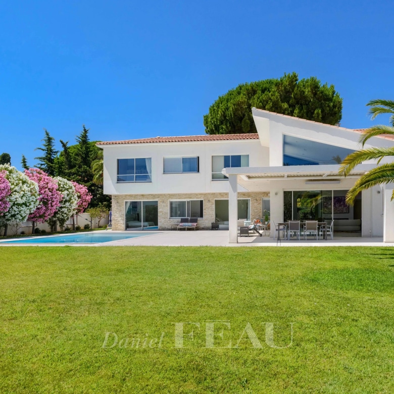 Luxury real estate photo | Charming Properties
