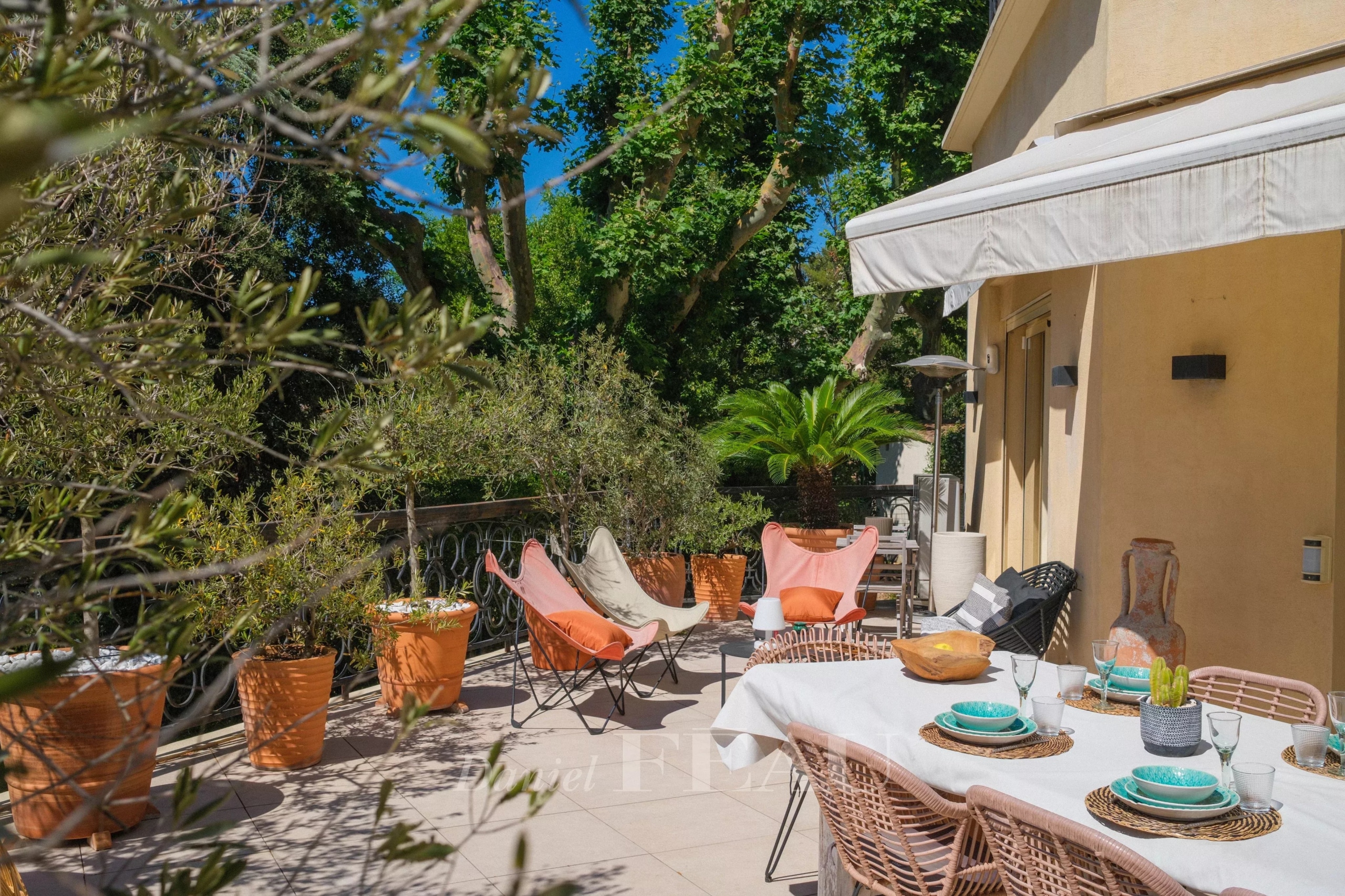 Terrace of an apartment in Marseille 9th district with furniture and a view of nature.