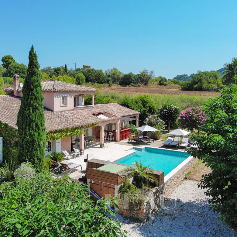 Luxury real estate photo | Charming Properties