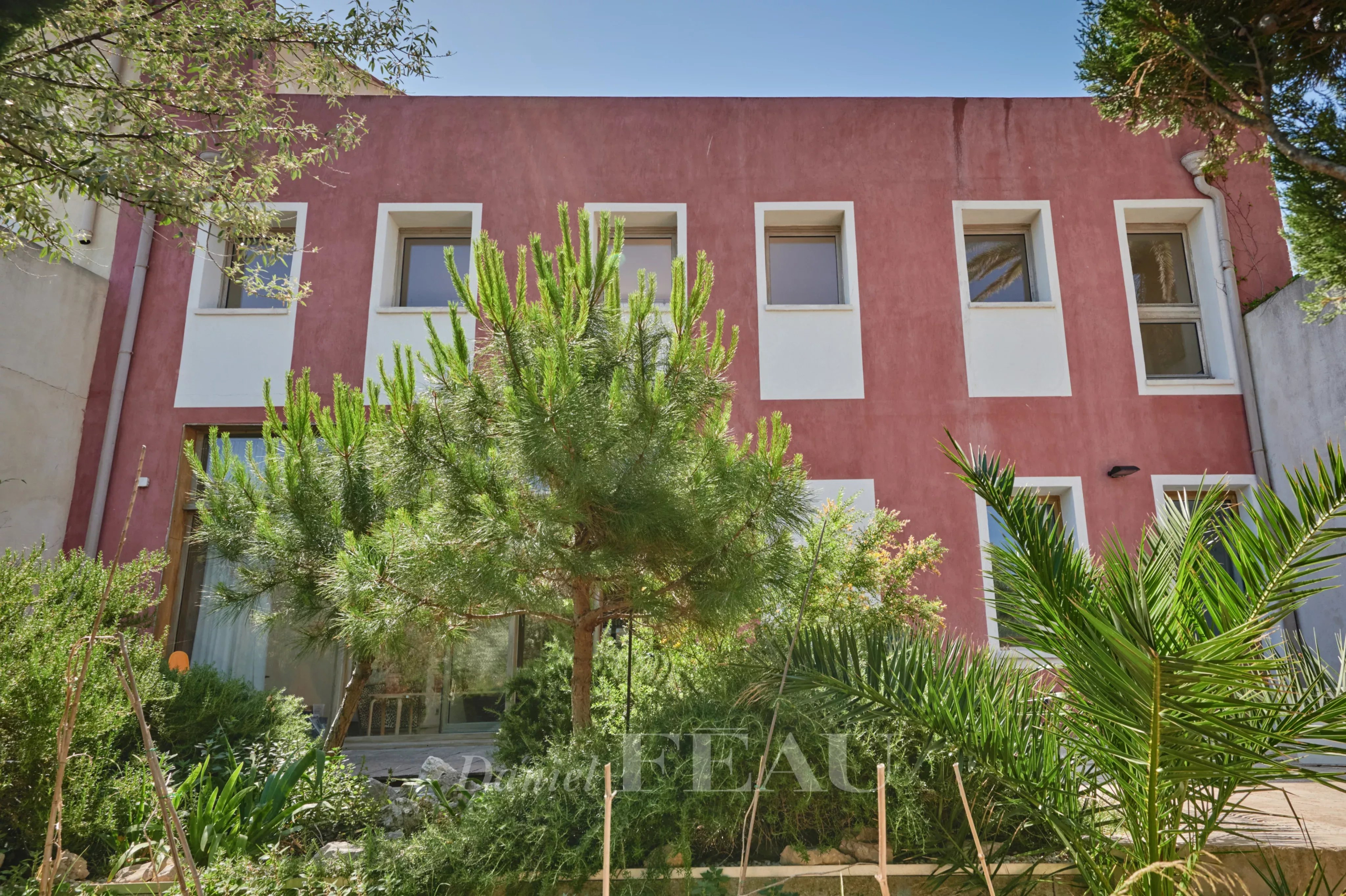 Maison moderne avec jardin dans le quartier d'Endoume à Marseille 7ème.