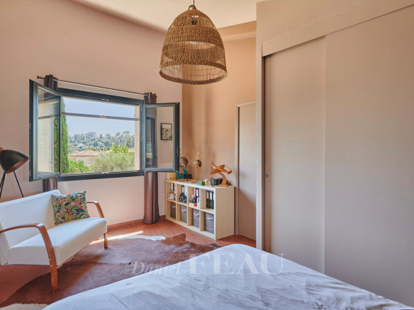Bright room with a view of a garden, modern furniture and warm decor.