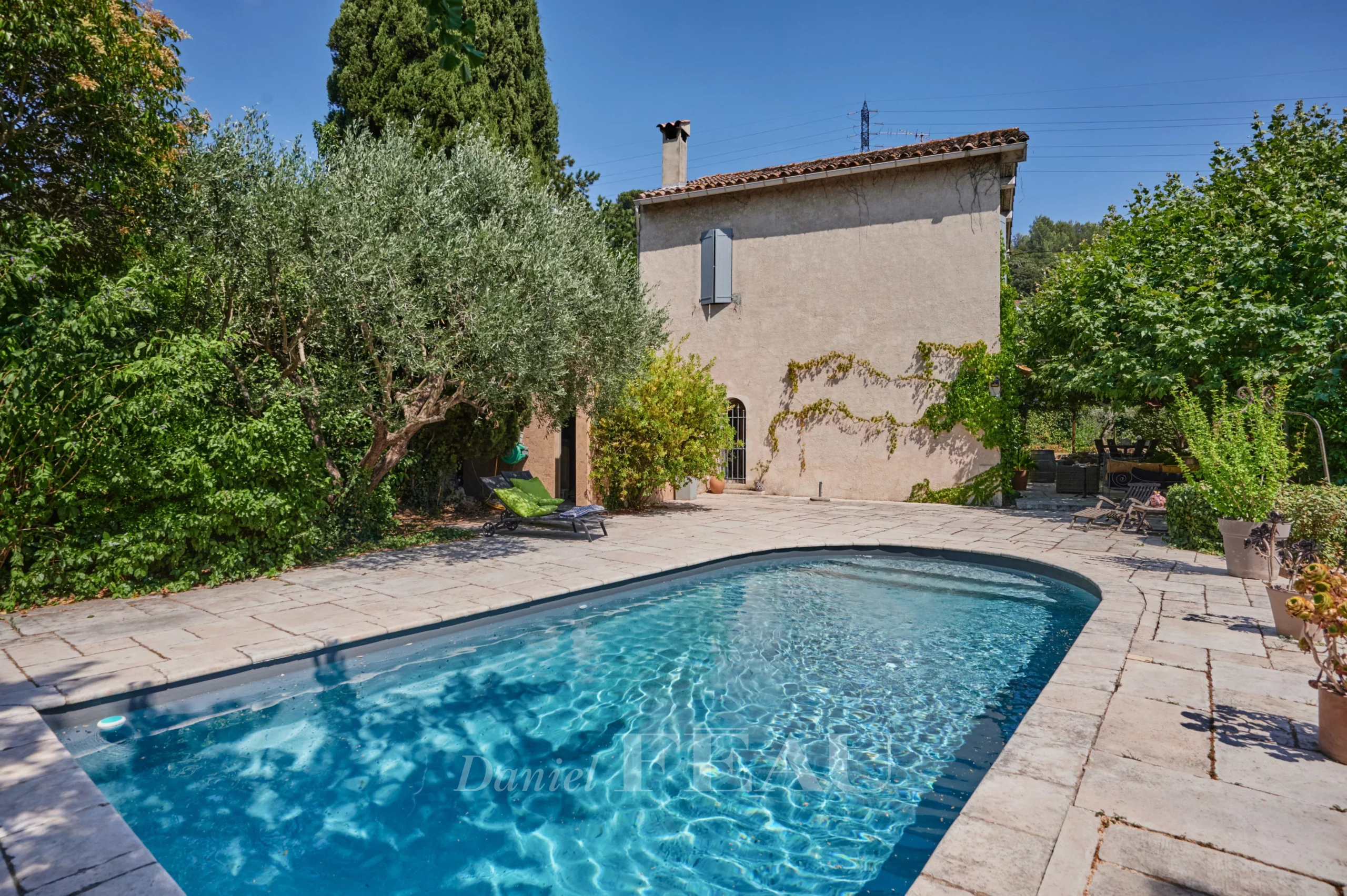 Charming house in Marseille Charming house with swimming pool in a green setting in Marseille