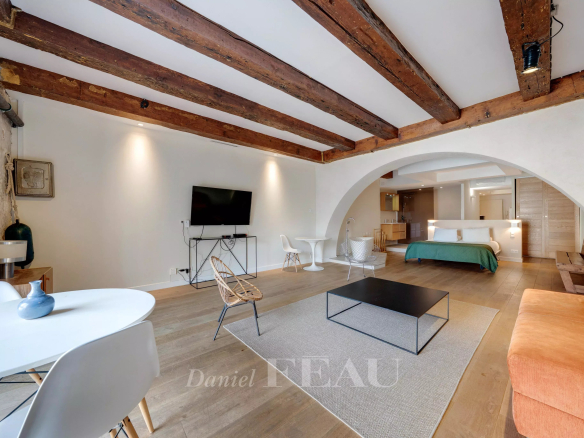 Luxury real estate photo | Charming Properties