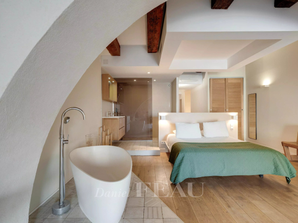 Modern loft with bed and bathtub in the Old Port of Marseille.