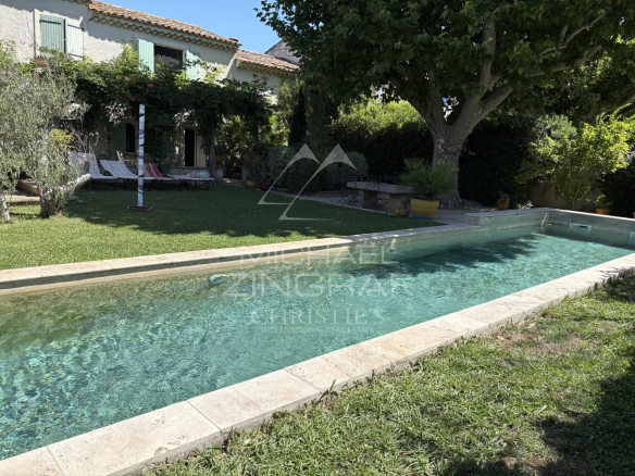 Mas provençal, entre Alpilles et Arles