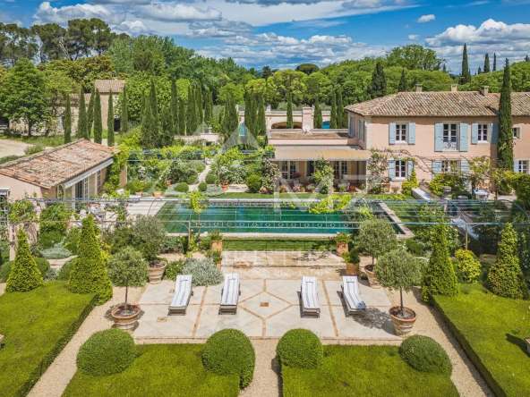 Luxueuse propriété avec jardin paysager près de Saint Rémy de Provence