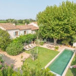 Mas provençal, entre Alpilles et Arles