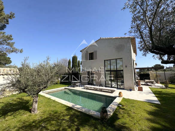 Exclusive to Eygalieres: Exceptional Villa