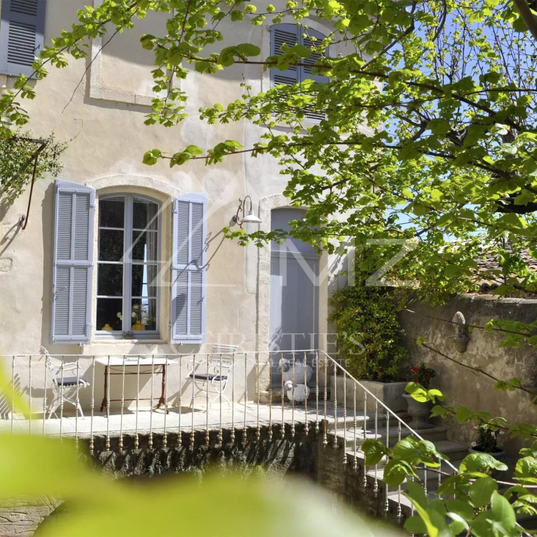 Charming house in Craponne? 1290m² plot