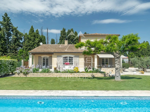 Provençal house near Saint-Remy-de-Provence