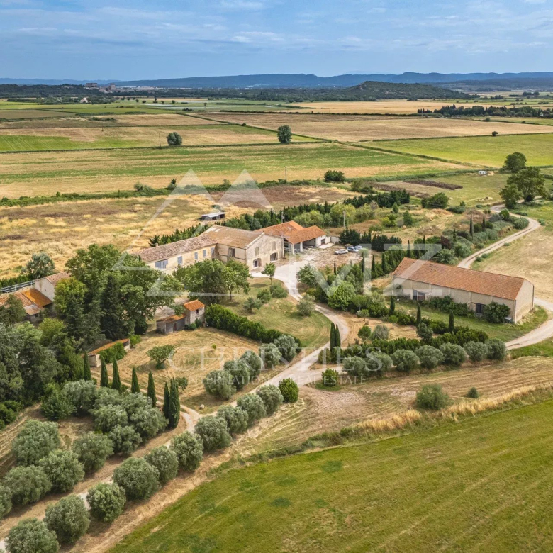 Propriété de caractère proche Avignon