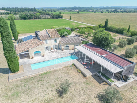 Exceptional property near Arles