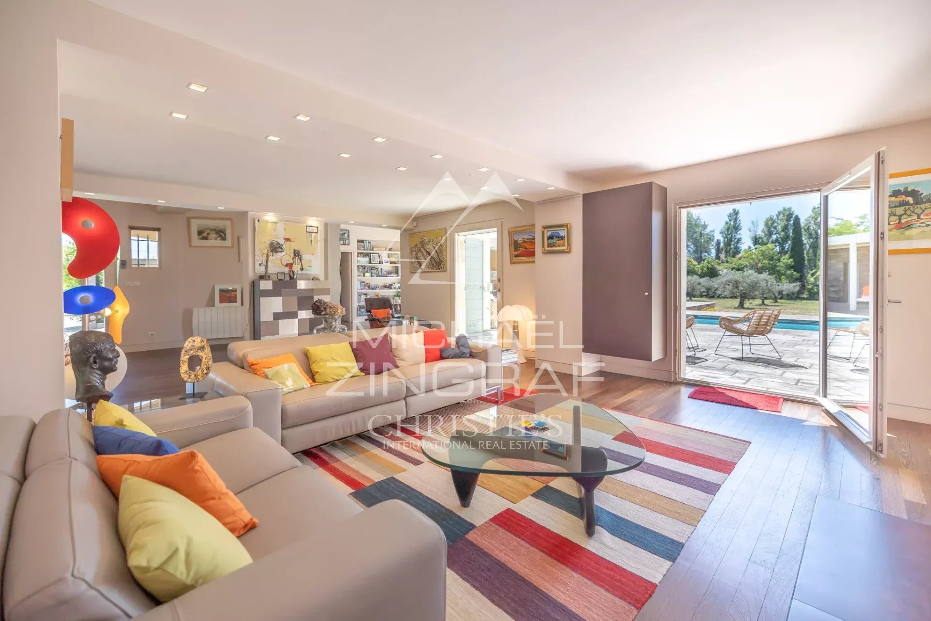 Bright living room in a property near Arles Bright interior of a property with a modern living room and access to the outside.