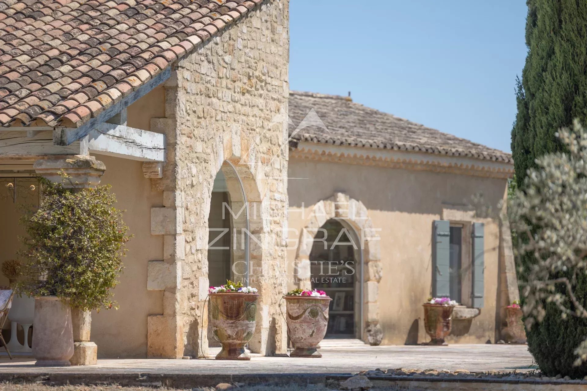 Exceptional property near Arles Stone house with garden, flower pots and Provençal architecture near Arles.