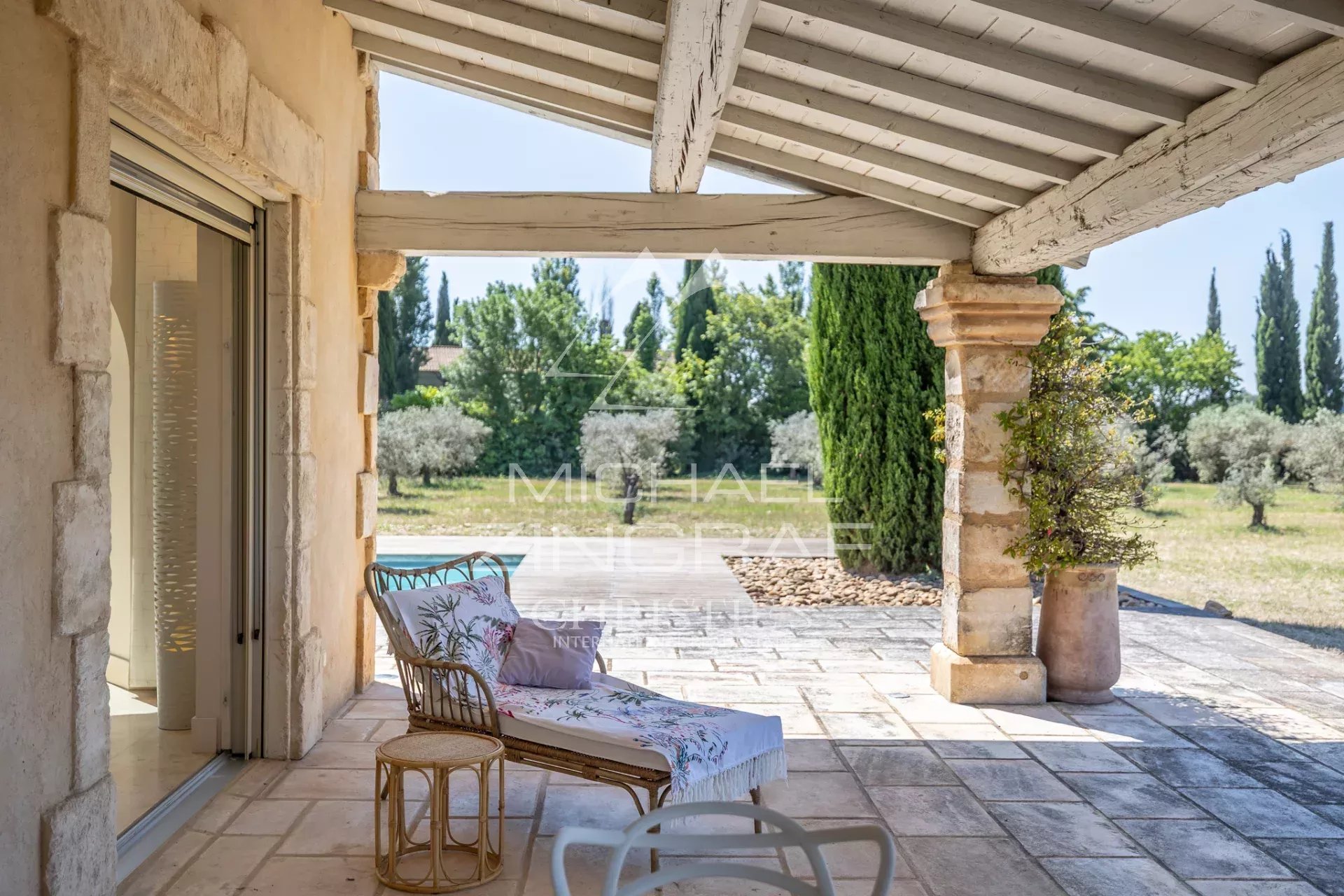 Terrace of a property near Arles Terrace of an exceptional property near Arles, with furniture and garden view.