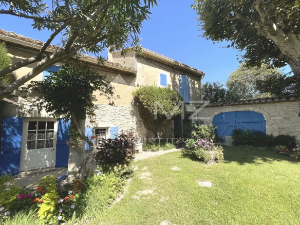 Mas provençal en pierre