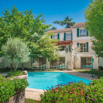 Maison de ville avec jardin et piscine