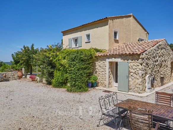 Entre Aix en Provence et Lourmarin – Propriété de charme